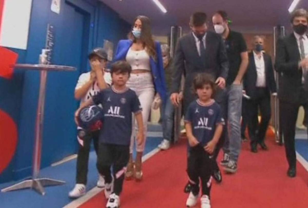 El enorme gesto de Messi, el cariño del jeque a Mateo y Antonela deslumbró: así fue la presentación del nuevo jugador del PSG  