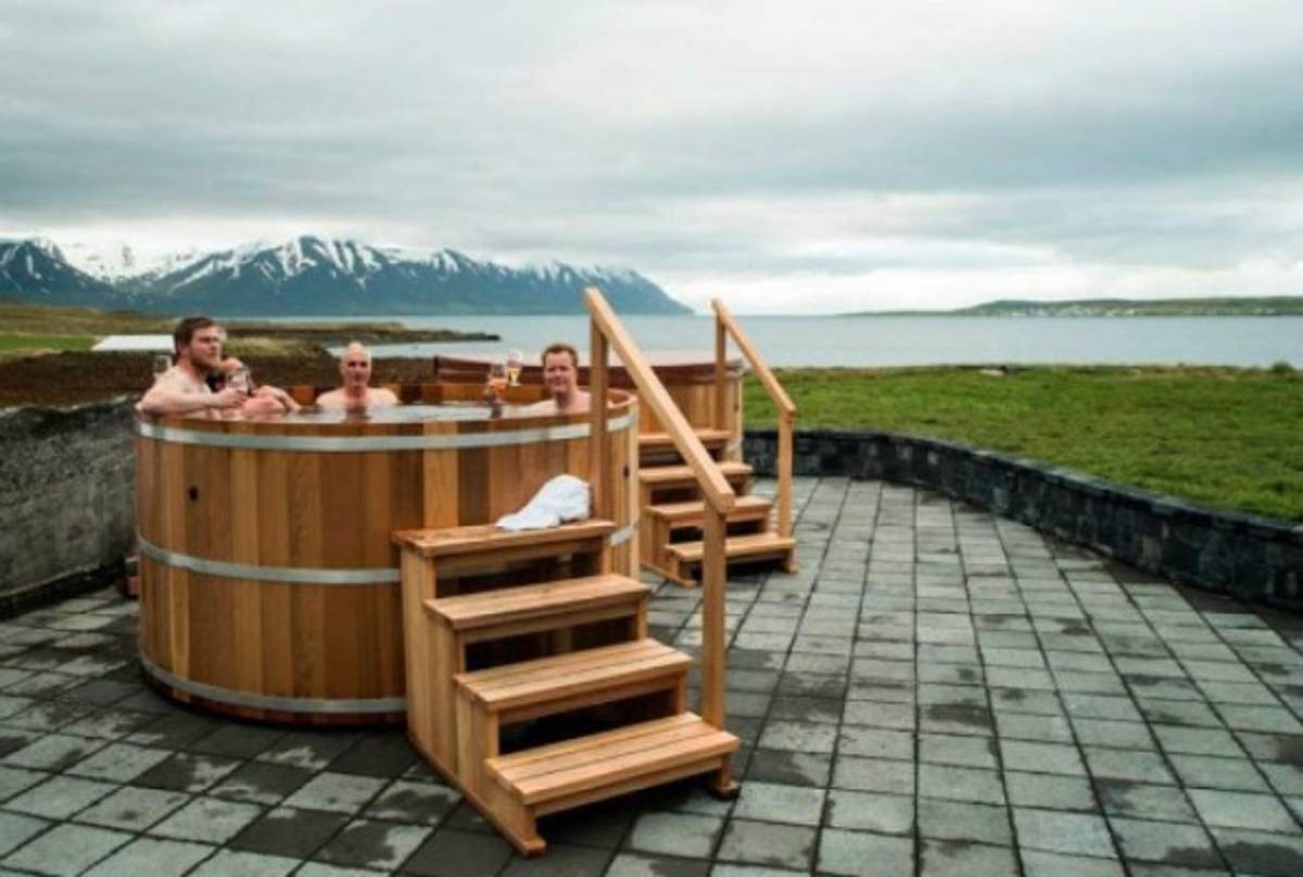 ¡Increíble! El futbolista de la Premier League que se baña con cerveza para conservarse   