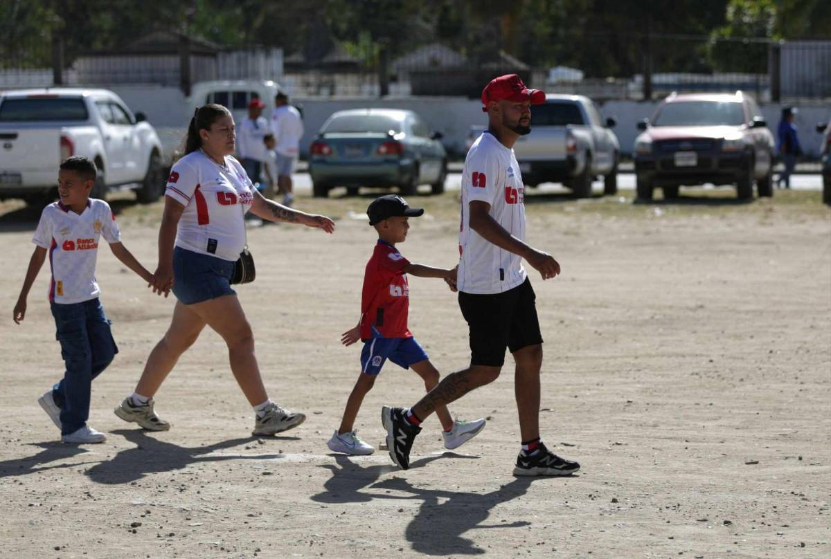 Locura por Olimpia en Danlí: nadie se quiso perder la visita del león y llegaron en familias; así respondieron los jugadores