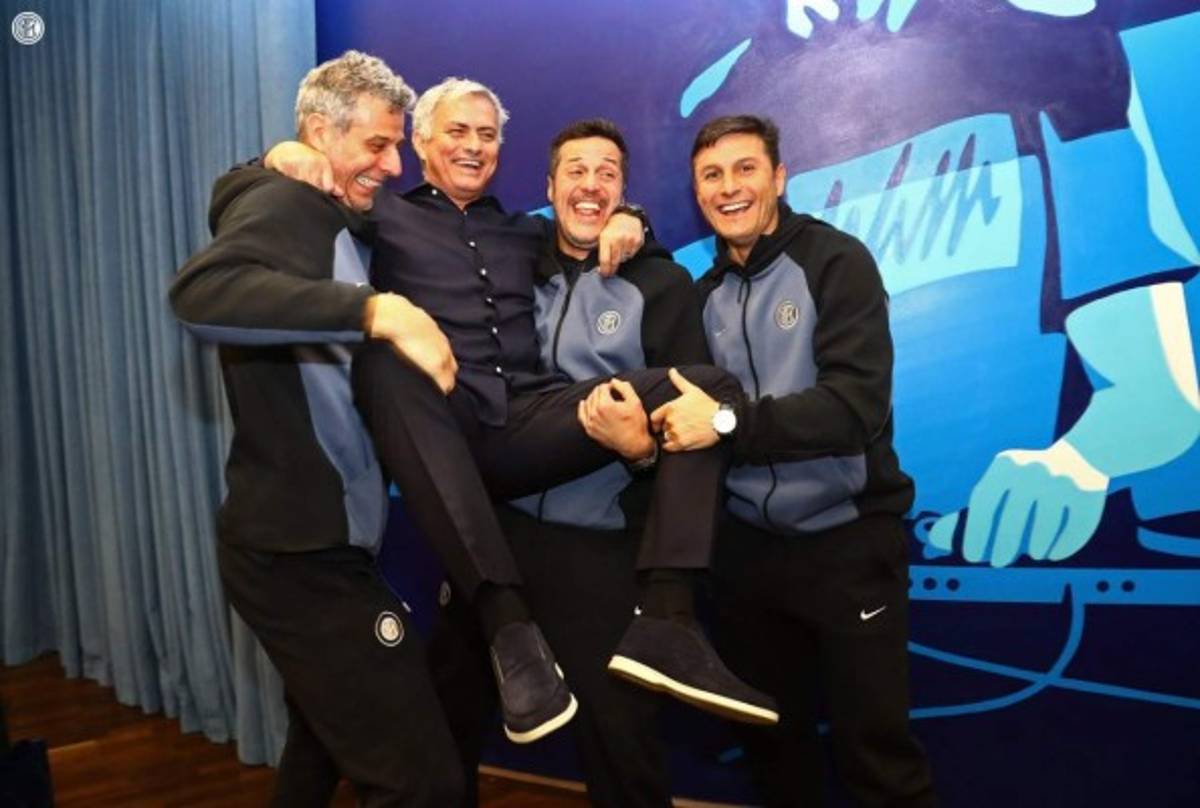 EN FOTOS: Mourinho vuelve a dirigir a David Suazo que termina siendo figura