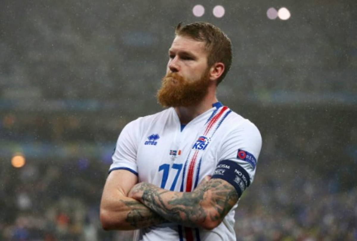 ¡Increíble! El futbolista de la Premier League que se baña con cerveza para conservarse   