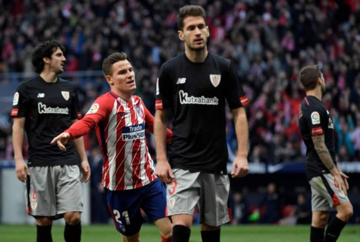 Atletico Madrid's French forward Kevin Gameiro (2L) celebrates a goal during the Spanish league football match between Club Atletico de Madrid vs Athletic Club Bilbao at the Wanda Metropolitano stadium in Madrid on February 18, 2018. / AFP PHOTO / GABRIEL BOUYS