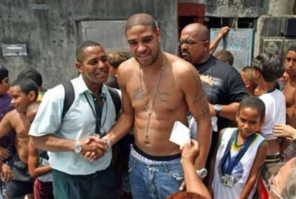 Desgarradora carta de Adriano y revela por qué sigue viviendo en las favelas: “Bebo cada dos días y los otros días, también”