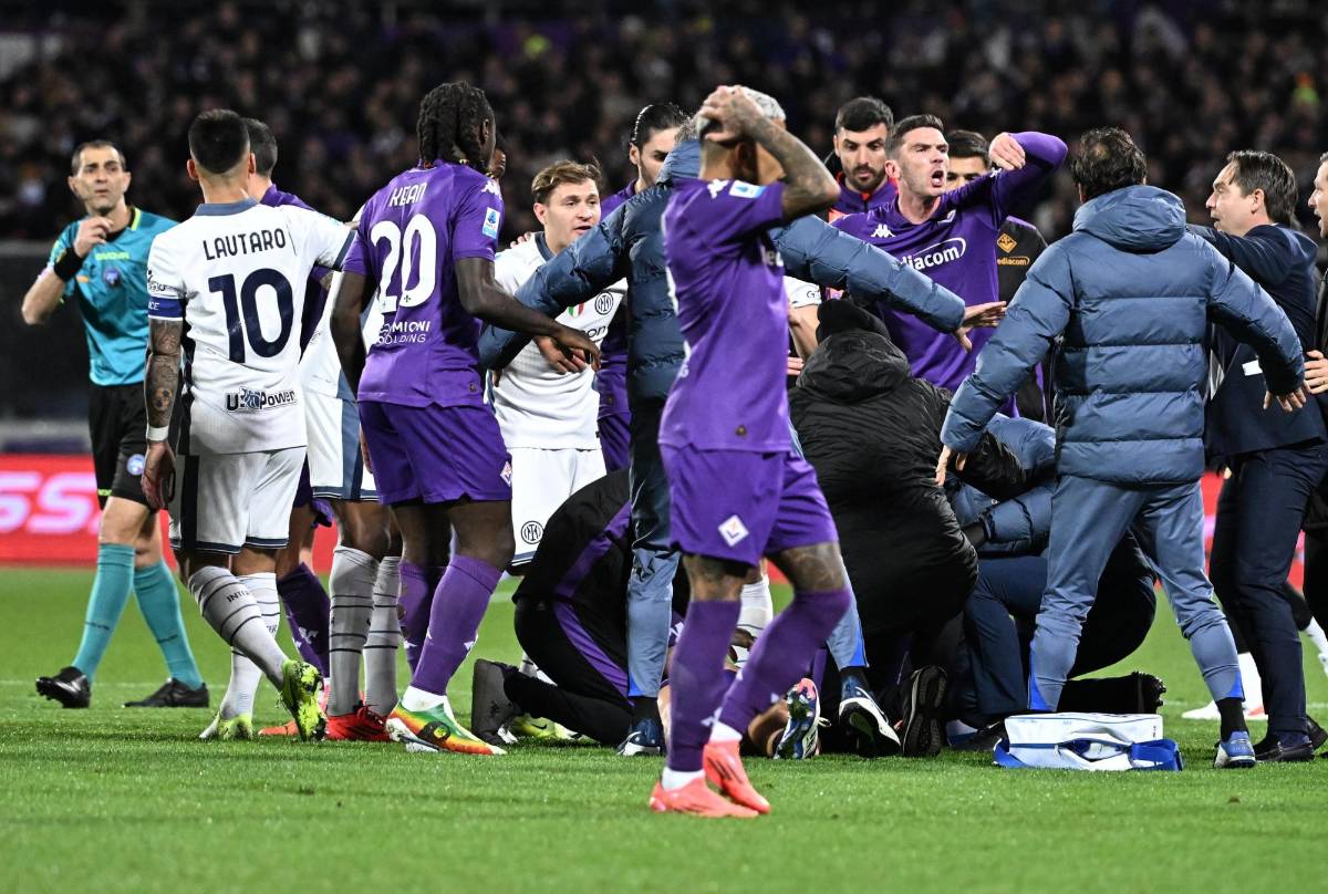 Lágrimas, tristeza y mucha agonía: las fuertes imágenes del trágico momento cuando Bove se desmayó en el Fiorentina-Inter