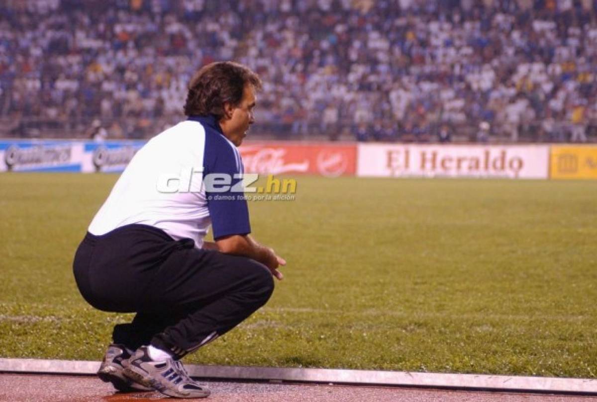 Las fotos que seguramente no habías visto de la visita de Marcelo Bielsa a Honduras en 2003