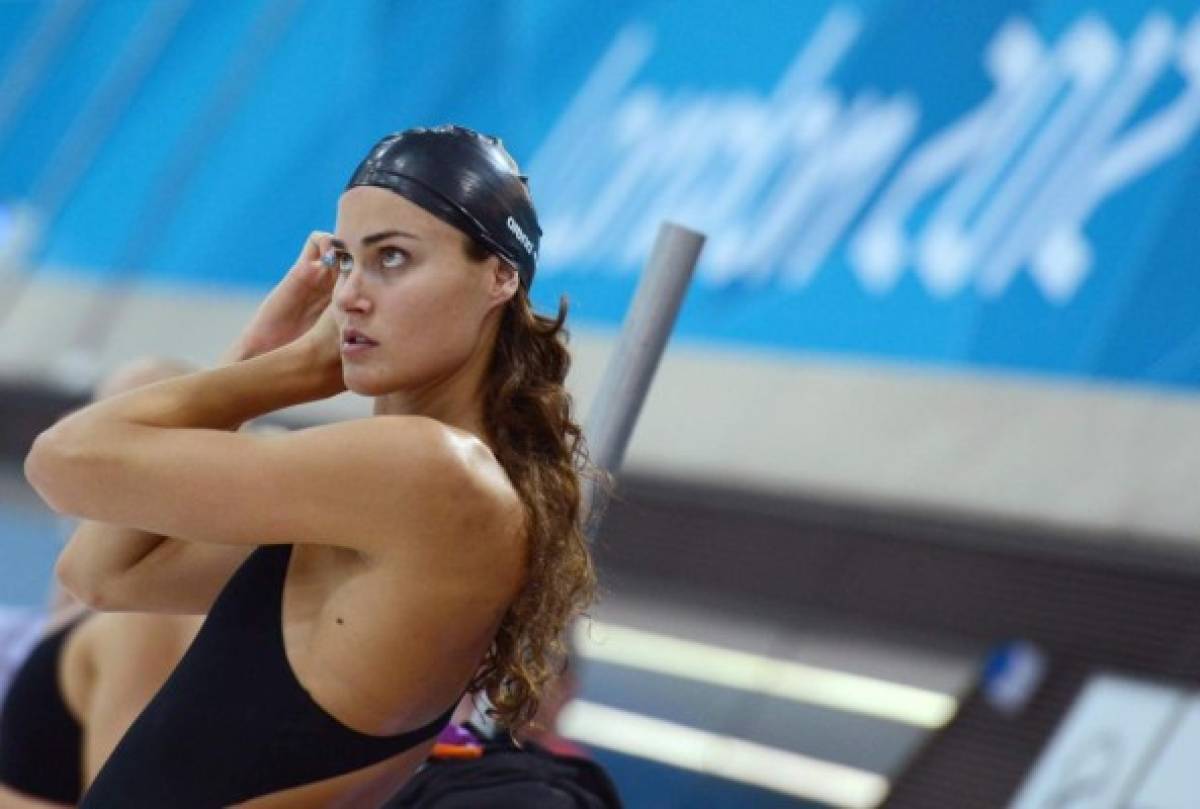 Zsuzsanna Jakabos, la nadadora húngara que roba suspiros fuera de la piscina