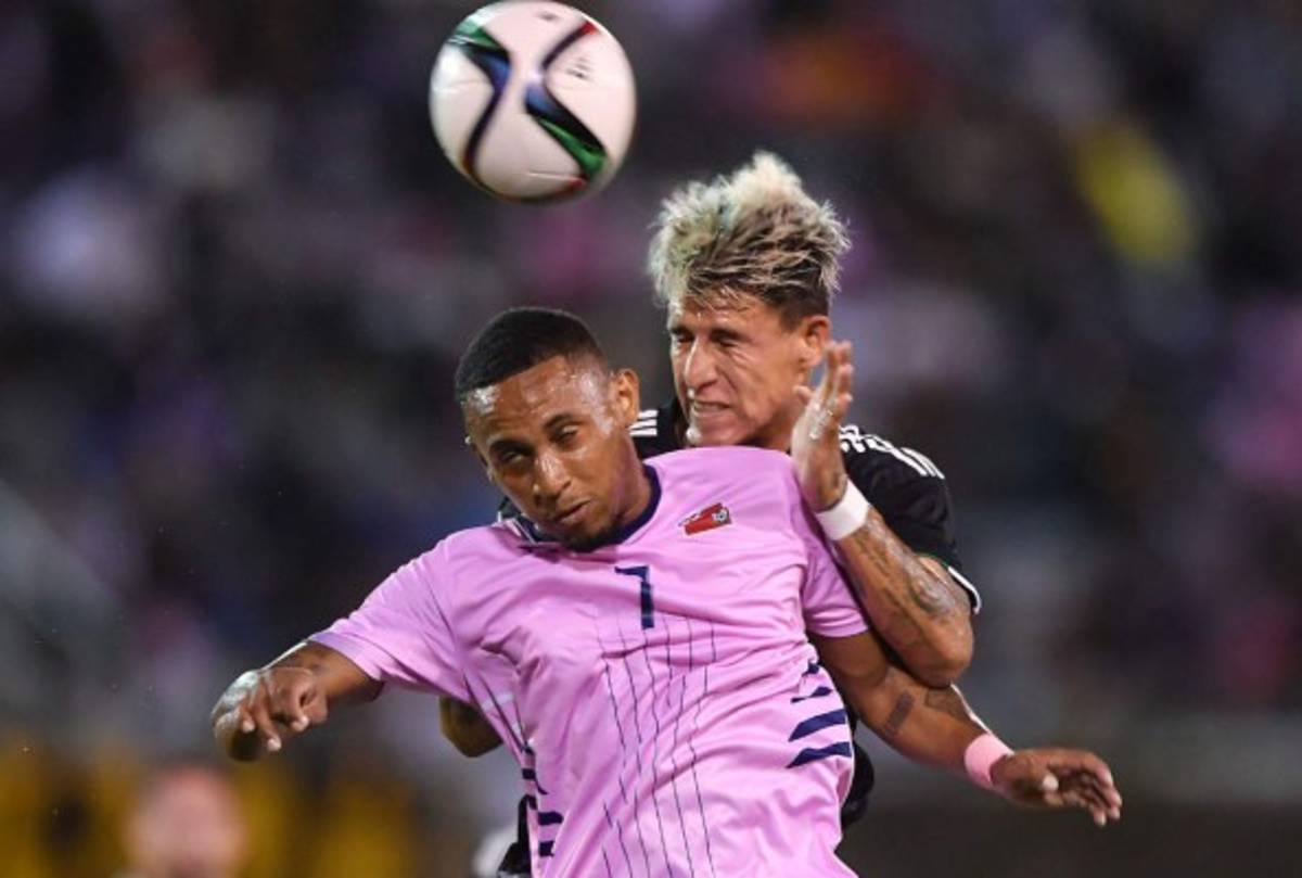 NO SE VIO: Cachetada del árbitro al Chucky Lozano y el gesto de Héctor Herrara en la goleada de México a Bermudas