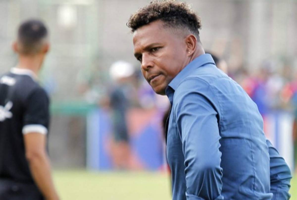 Rolin Peña sobre Carlos Pavón: 'En este momento él continúa como técnico'