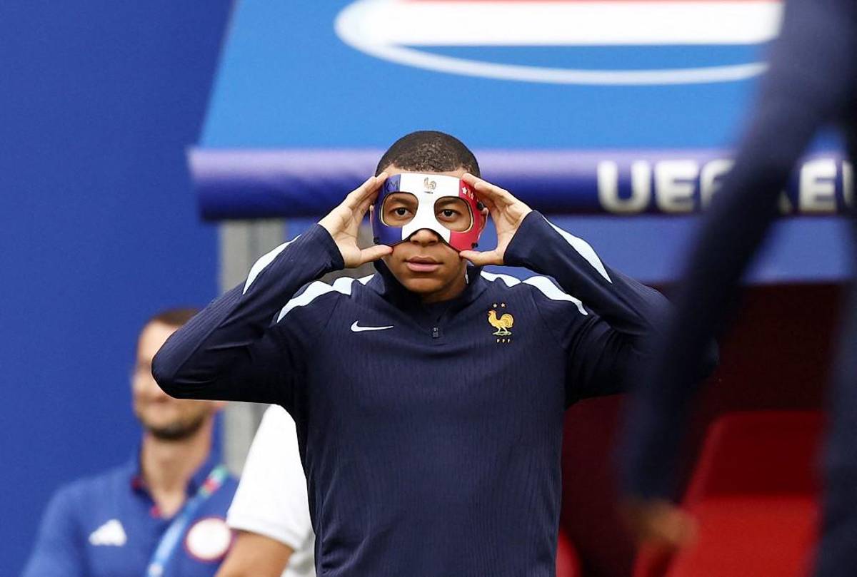 Así es la máscara especial de Kylian Mbappé tras el fuerte golpe que sufrió en la Eurocopa 2024