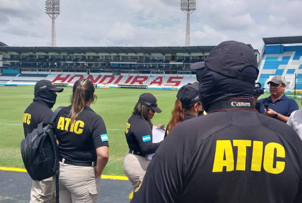 La ATIC realizando labores de investigación en el estadio Nacional Chelato Uclés.