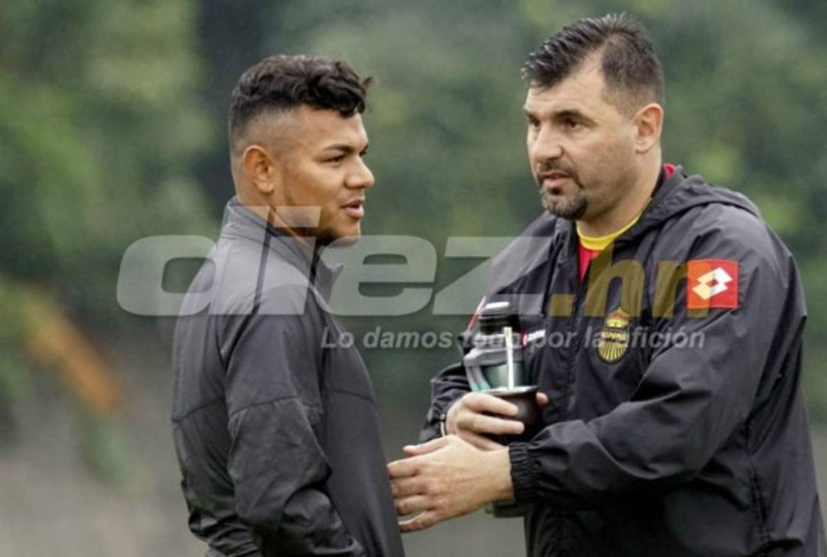 Entre regalos, jugando billar y muchas sonrisa se entrenó el Real España