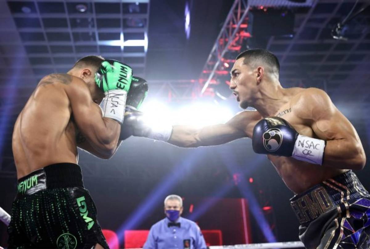 FOTOS: Teófimo López hace historia y así fueron sus mejores golpes para derrotar a Lomachenko