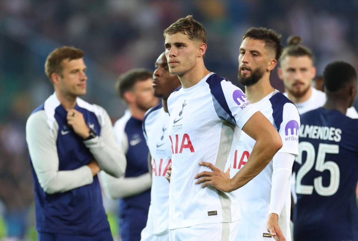 El nuevo portero del PSG pasó de villano a héroe y así festejó Luis Enrique tras ganar la Supercopa; el Balón de Oro ya tiene dueño