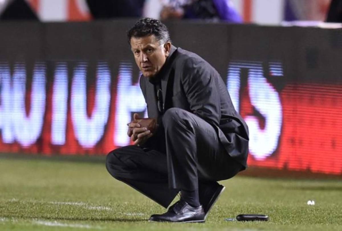 Mexico's coach Juan Carlos Osorio is pictured during the 2018 World Cup qualifier football match against Trinidad and Tobago in San Luis Potosi, Mexico, on October 6, 2017. / AFP PHOTO / Yuri CORTEZ