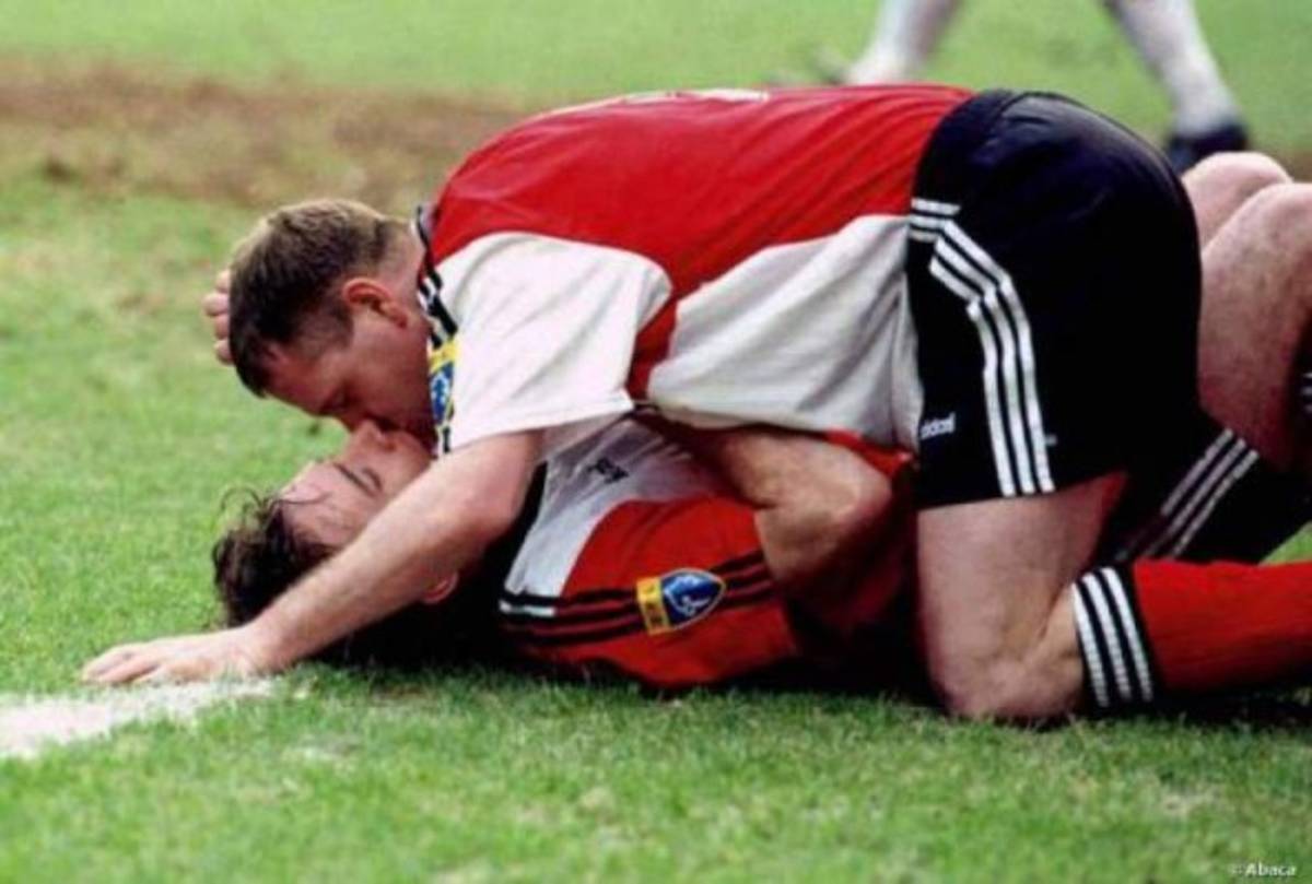 Un hondureño entre los besos, caricias y momentos más insólitos del fútbol