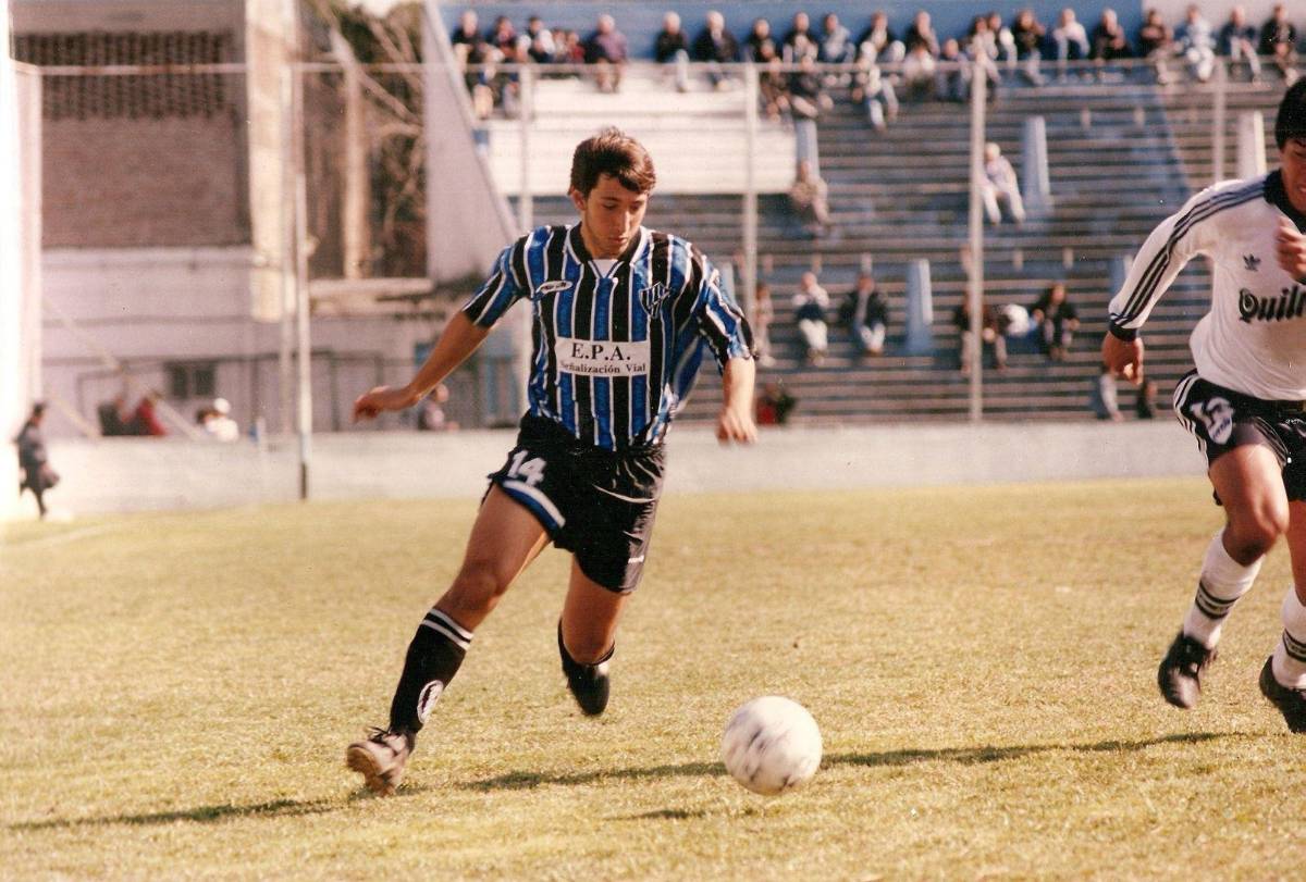 Mundialista, medallista olímpico, músico y las facetas del AT de Marathón