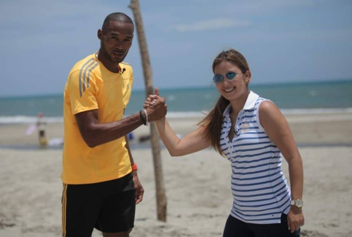 El reto del velocista hondureño Rolando Palacios en la playa