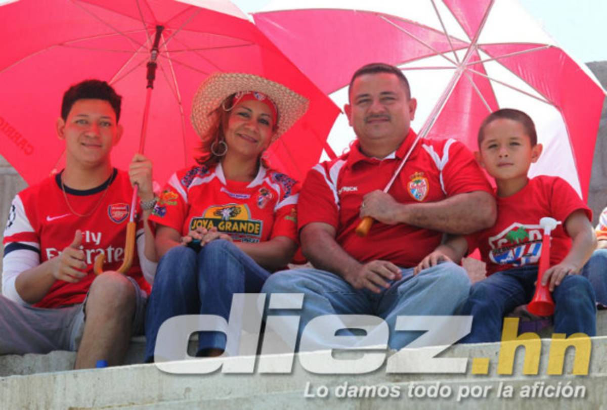 Ambientazo en el estadio Fransico Martínez.