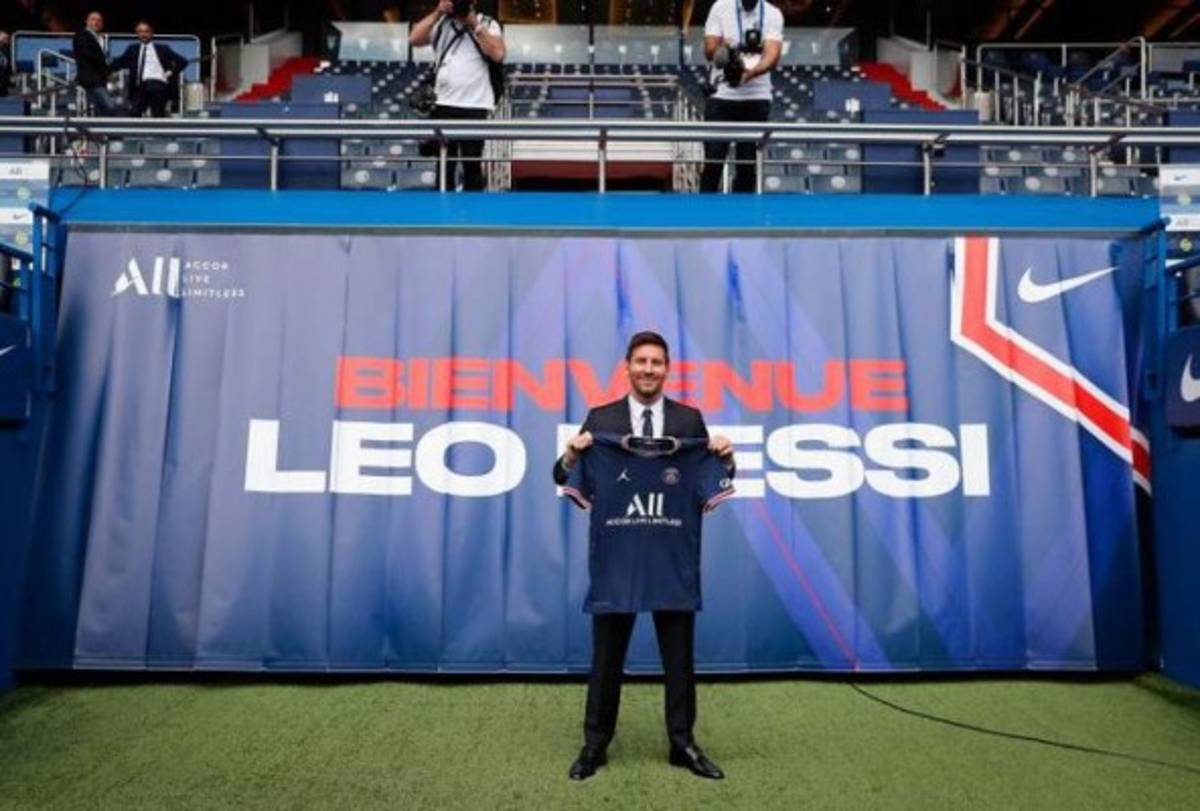 El enorme gesto de Messi, el cariño del jeque a Mateo y Antonela deslumbró: así fue la presentación del nuevo jugador del PSG  