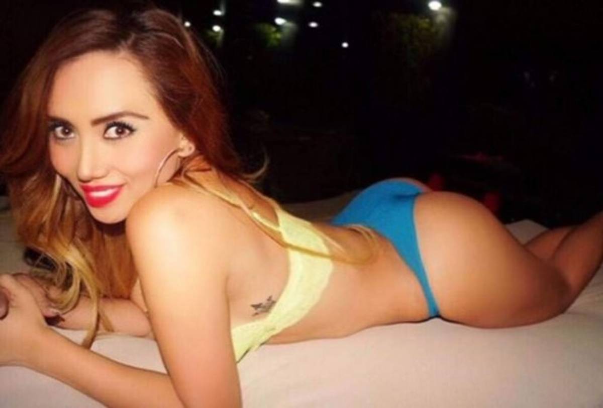 ¡Atención ticos! Nallely Esparza es la bella conductora que apoya con todo al América