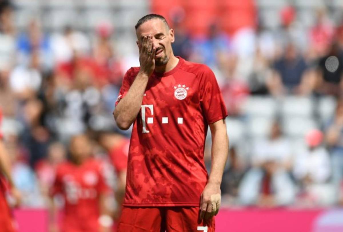 NO SE VIO EN TV: Ribéry celebra a lo CR7, el desliz de Robben y el gran mosaico del Bayern Munich en su despedida