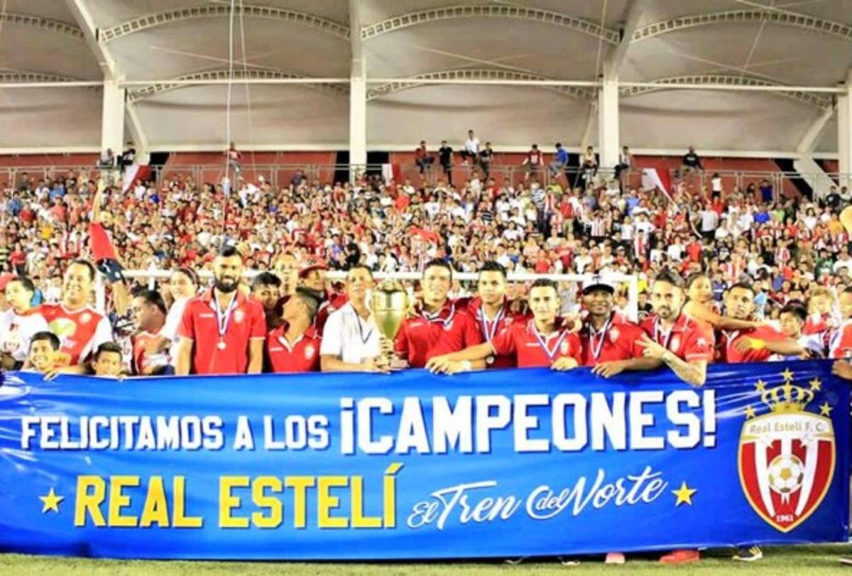 ¡Relajo! Así son las desordenadas premiaciones en Centroamérica