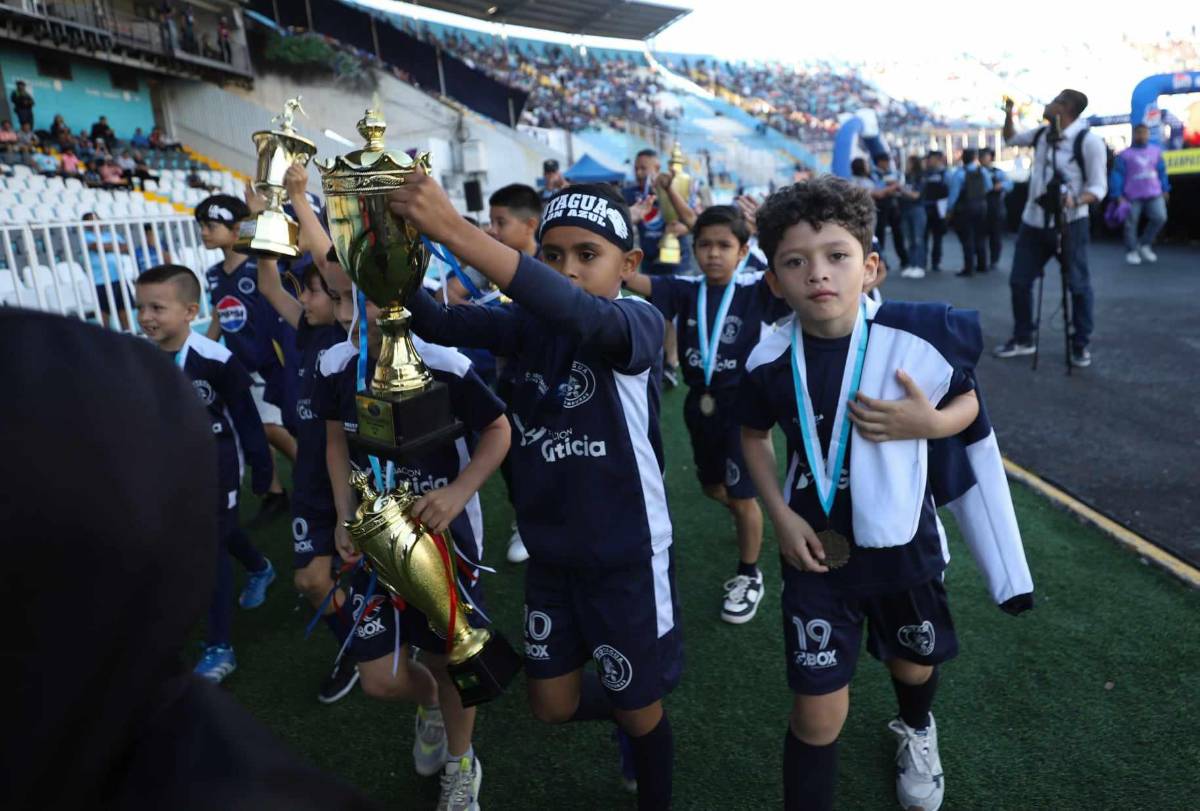 Celebración de Motagua, tristeza de Real España y los Auzmendi reciben tremenda motivación desde las gradas