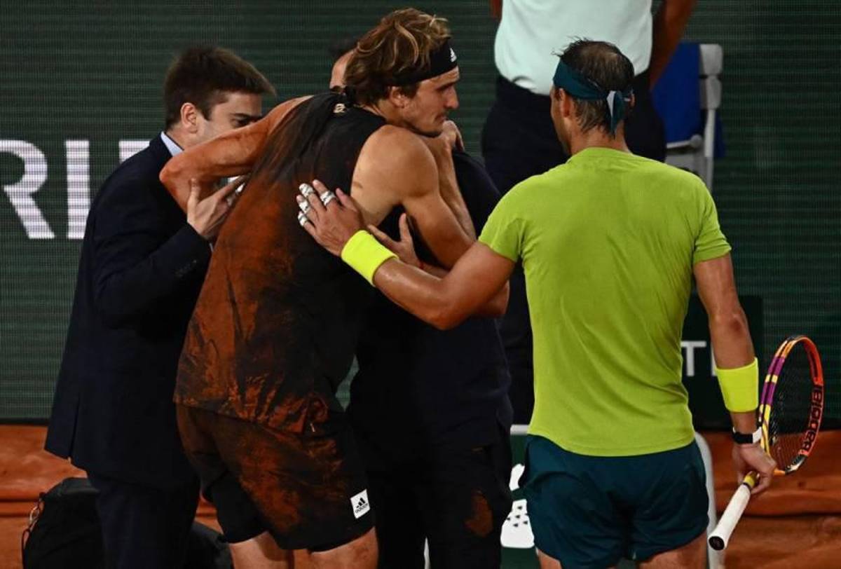 ¡Escalofriante! La dura lesión de Alexander Zverev ante Rafa Nadal: Así le quedó el tobillo y terminó en silla de ruedas