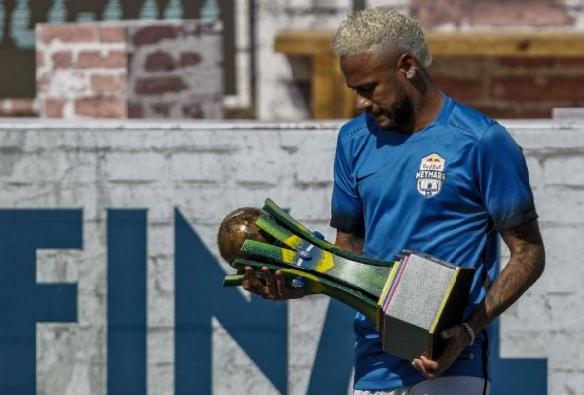 Neymar rompe su silencio, vuelve a jugar y sorprende con su nuevo 'look'