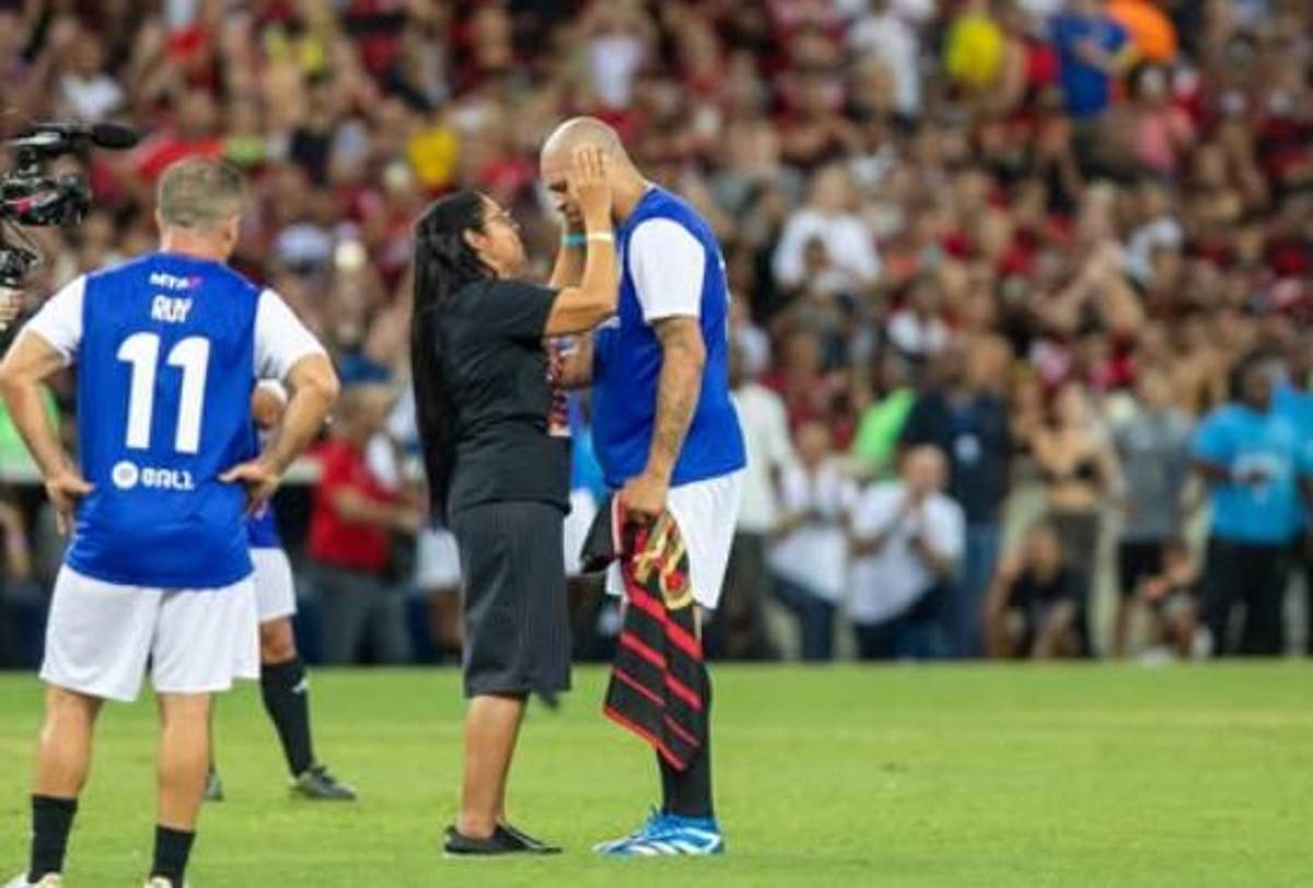 Así fue la despedida de Adriano: se ‘quiebra’ tras escuchar un mensaje de su padre fallecido y el reencuentro con Ronaldo