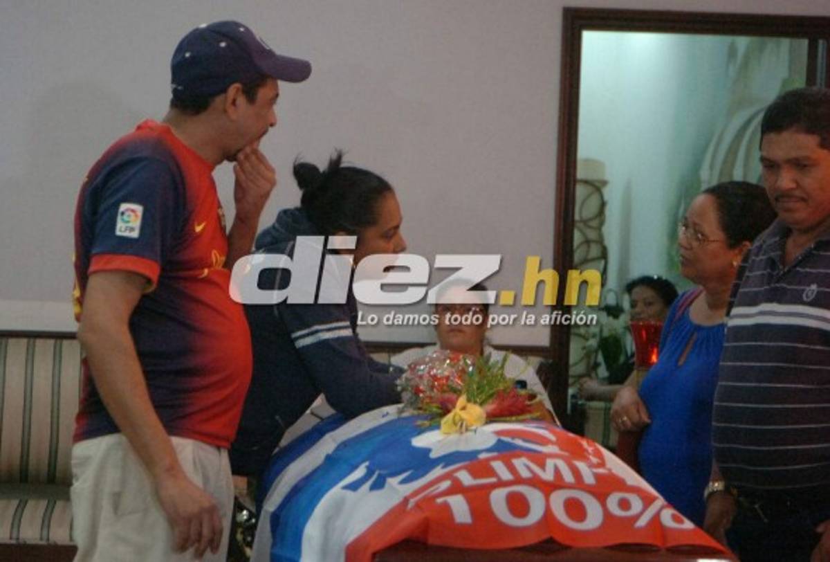 FOTOS: Dolor y llanto inundan el velorio de Arnold Peralta