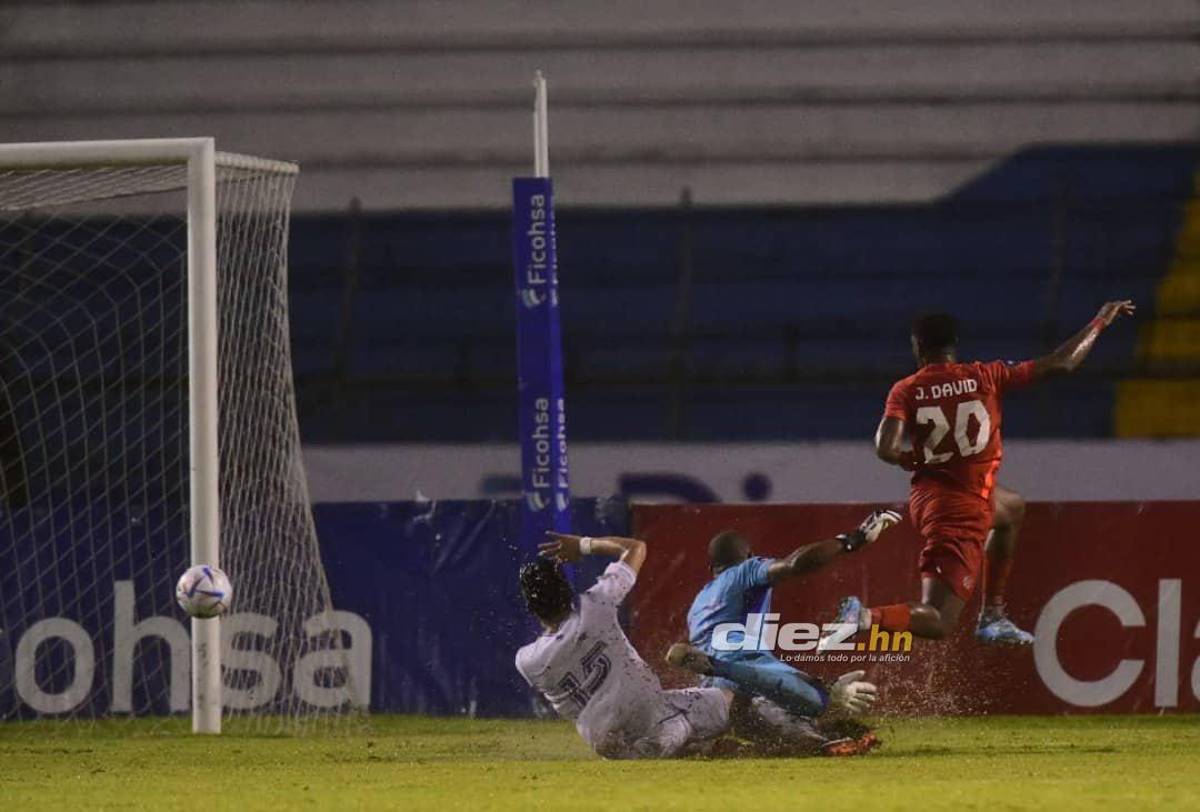 Júbilo en el Olímpico: Aficionados invaden la cancha en medio del triunfo de Honduras sobre Canadá en Liga de Naciones
