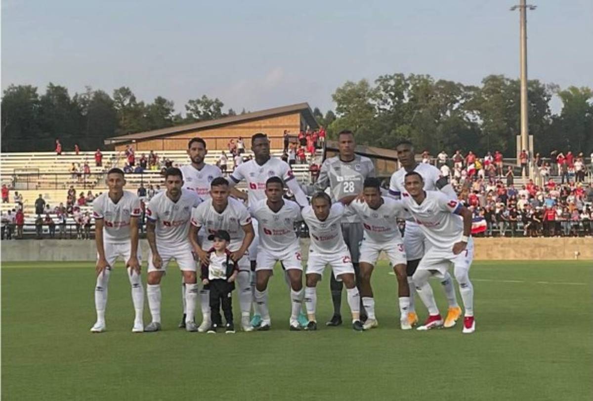 ¡El invasor que detuvó seguridad! Así se vivió en imágenes el amistoso entre Olimpia-Motagua en Charlotte