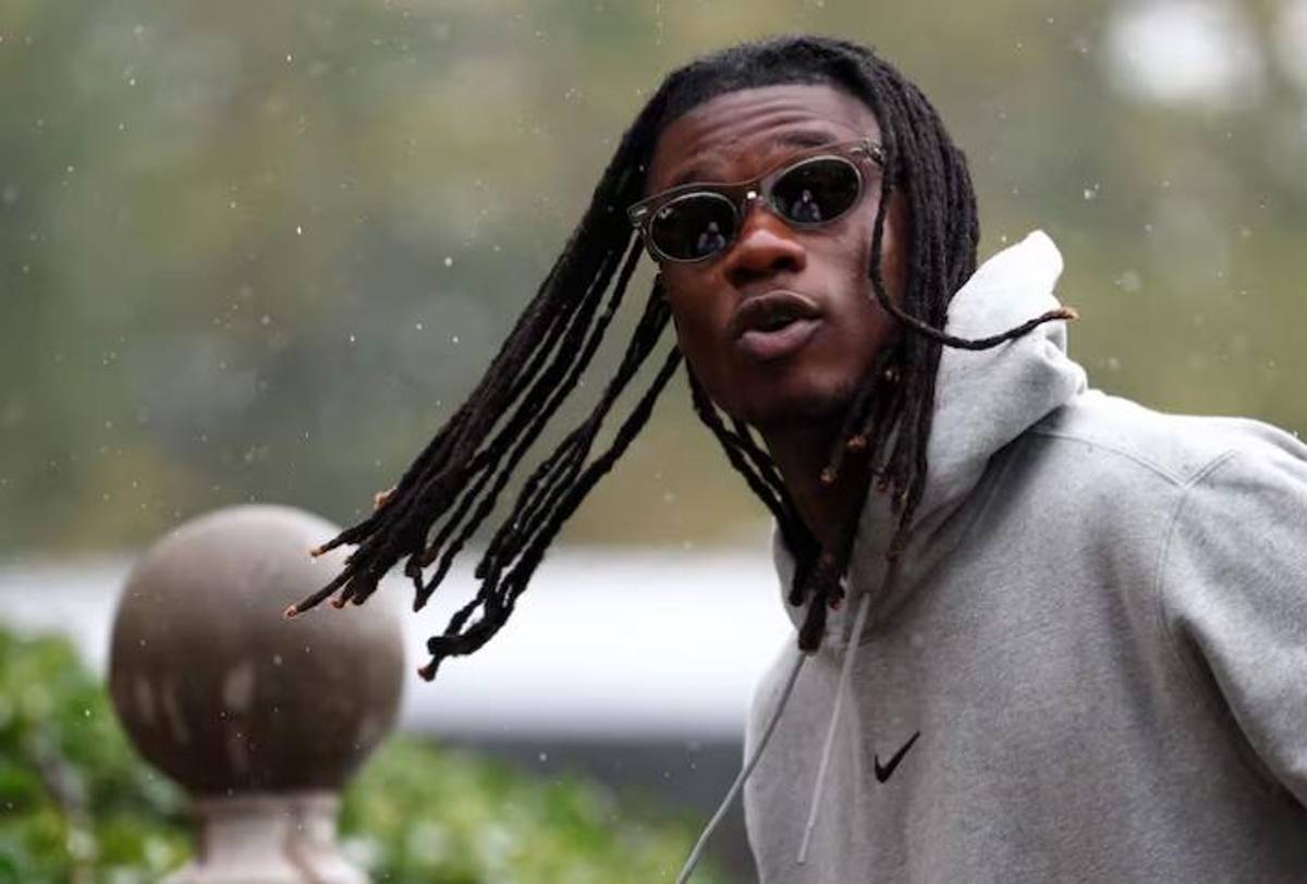 Misterio en Francia: el jugador que llegó encapuchado a la concentración y así se presentó Koundé