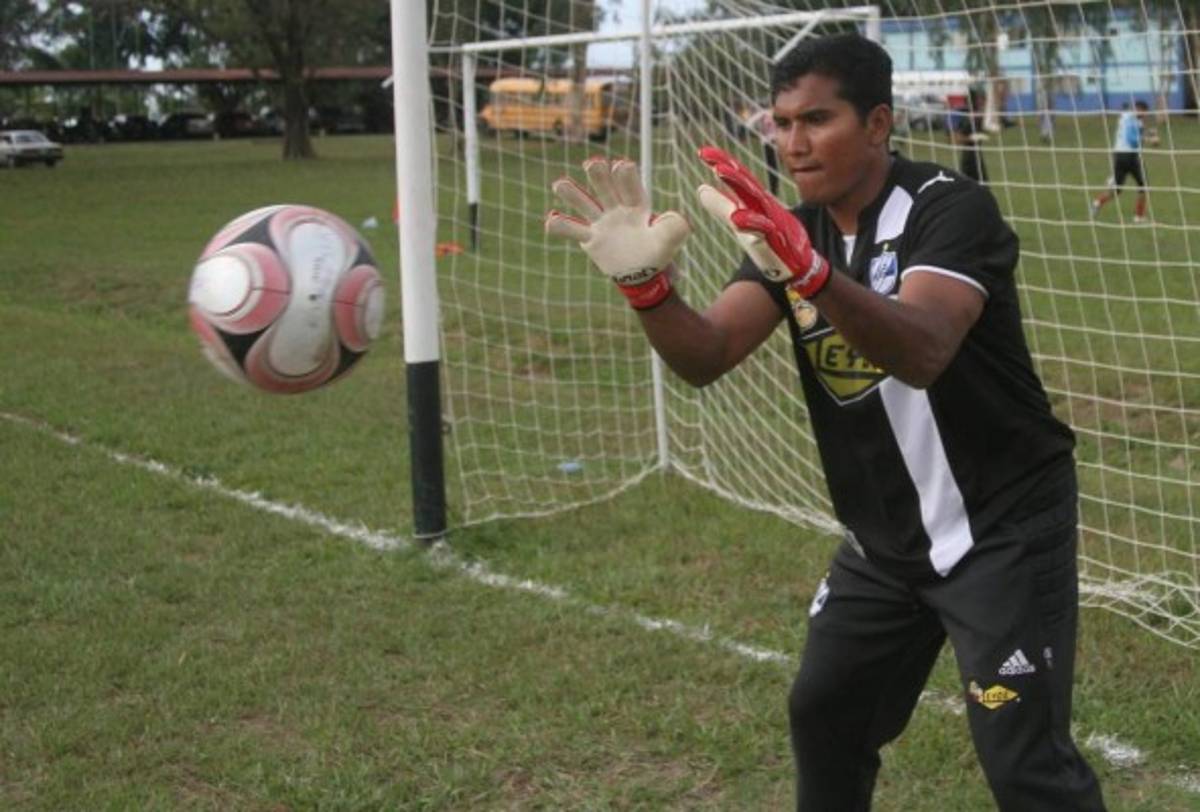 Conocé los futbolistas hondureños que se resisten al retiro