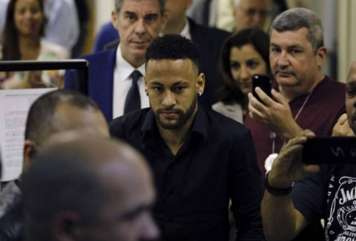 El calvario que ahora vive la mujer que acusa a Neymar de violación: ''Intento gritar, pero nadie me escucha''
