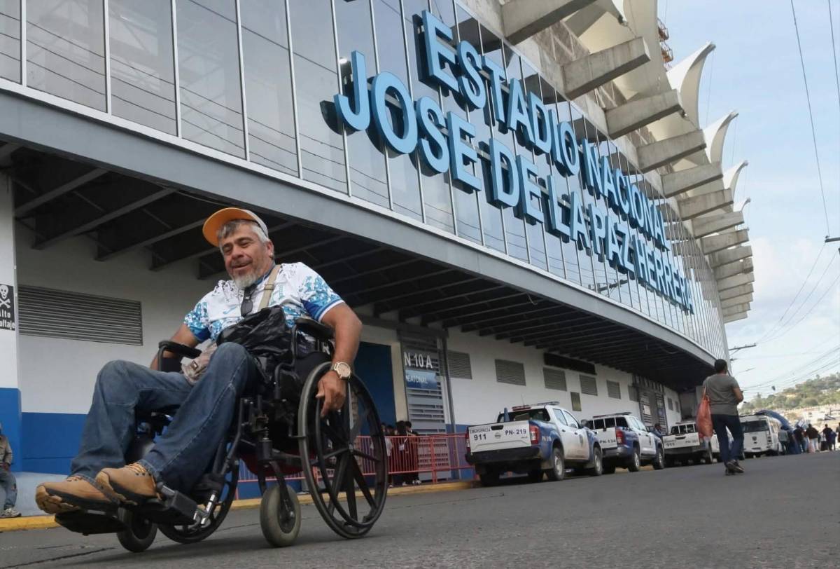 El club que vino a ver a Keyrol,  incómodo beso a Kervin y la de verde se robó las miradas