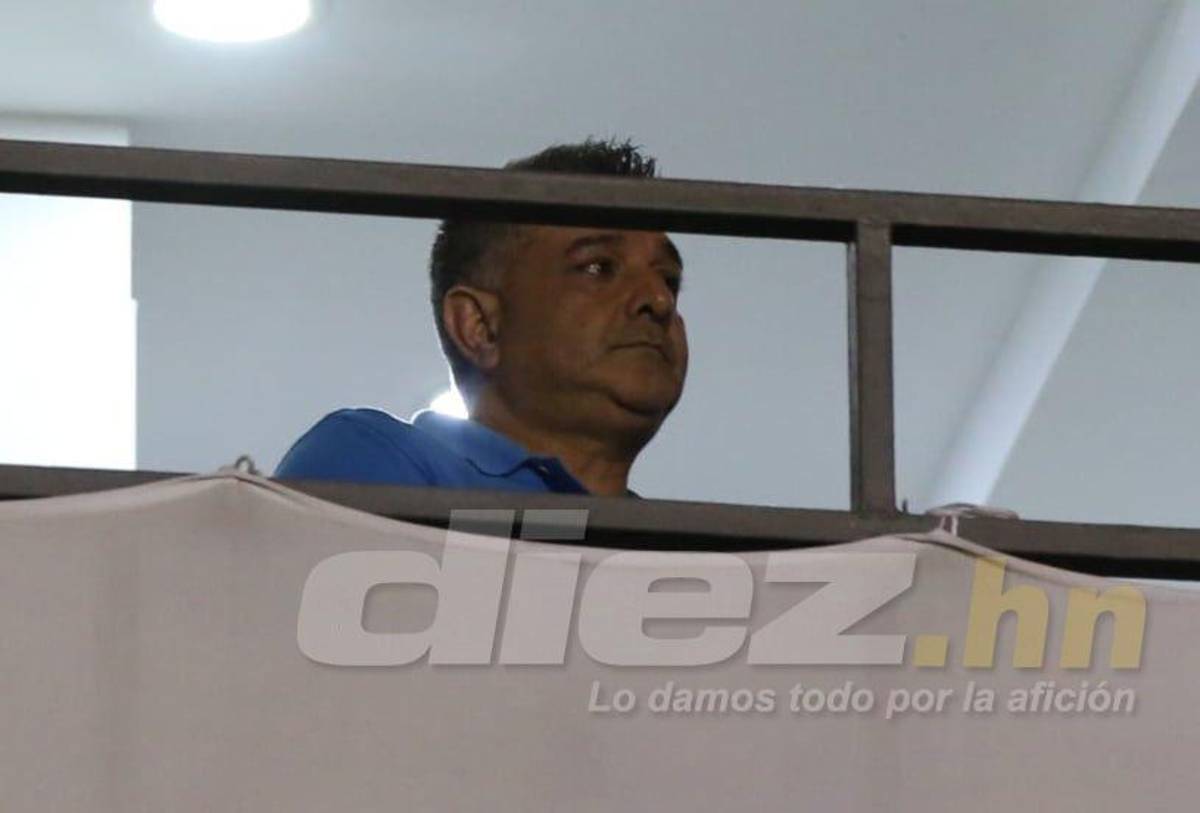 Lo que no viste en TV: El tierno abrazo de Troglio con unos niños, bellas chicas y Diego Vázquez en la doble cartelera en el Nacional