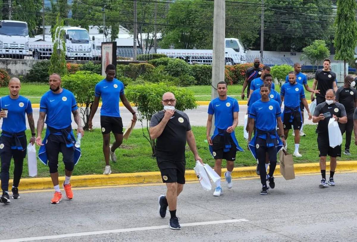 Fotos: Curazao se fue de compras tras llegar a San Pedro Sula mientras Honduras quedó ‘atrapado’ en la isla caribeña