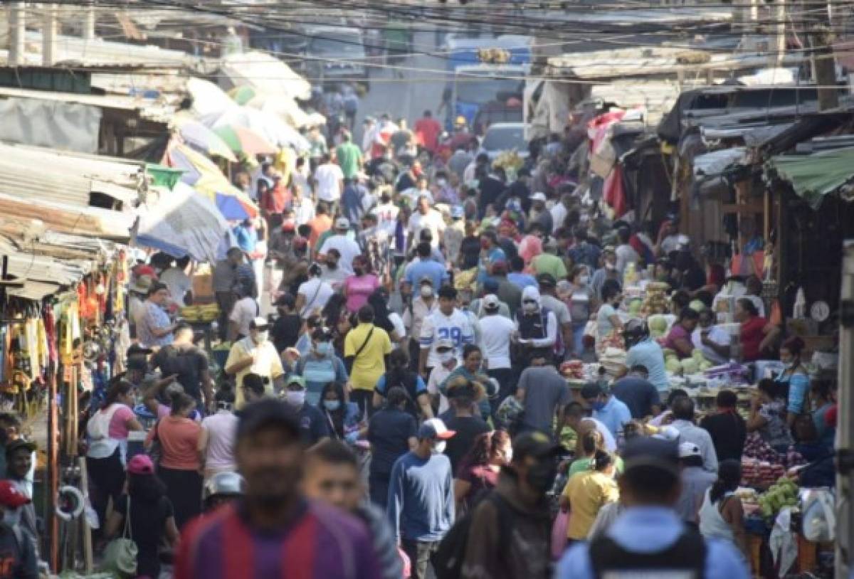 Mercados de Tegucigalpa lucen abarrotados una vez más pese al brote de coronavirus