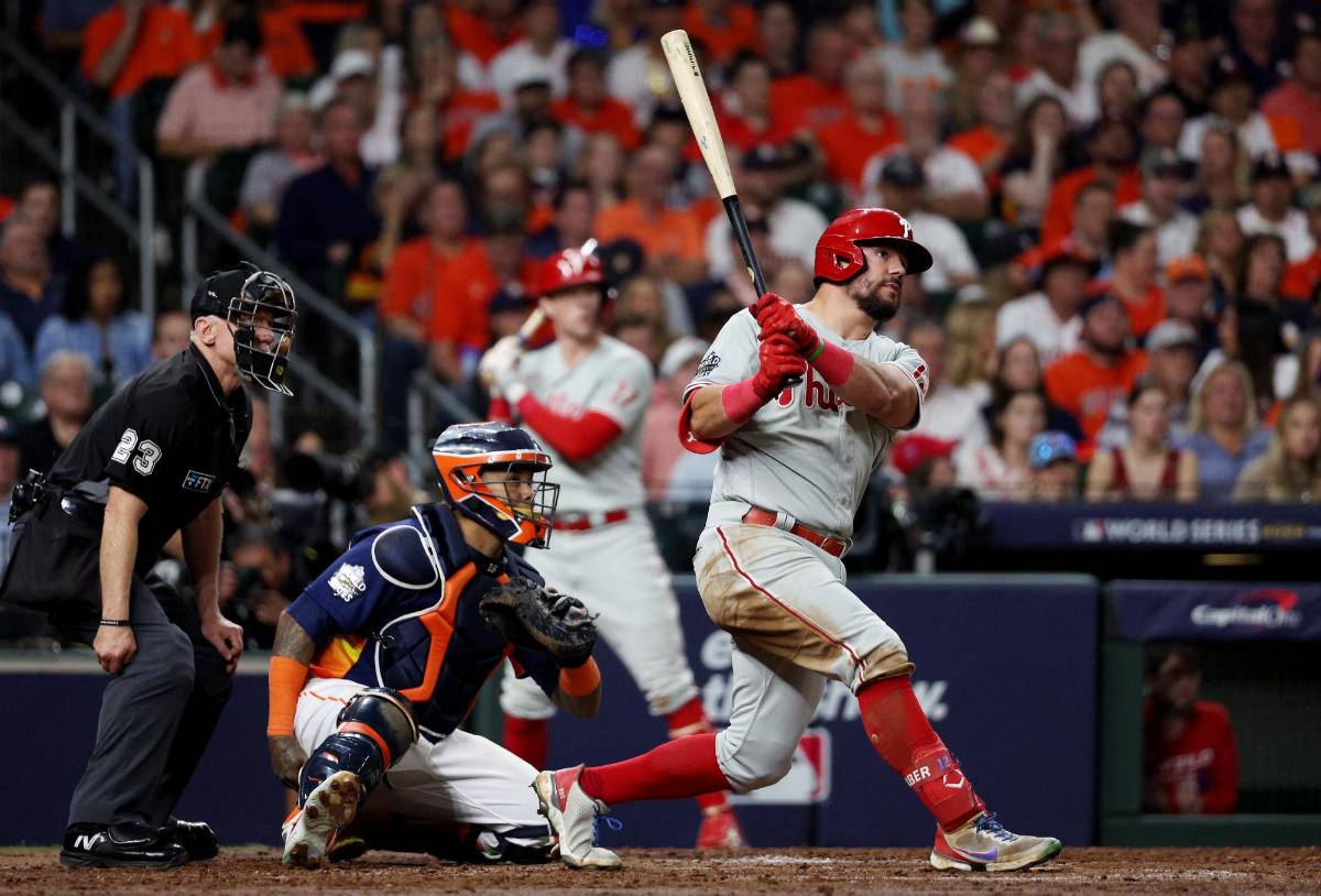 ¡Astros Campeones! Así se vivió el sexto juego de la Serie Mundial, Mauricio Dubón celebró con la bandera de Honduras
