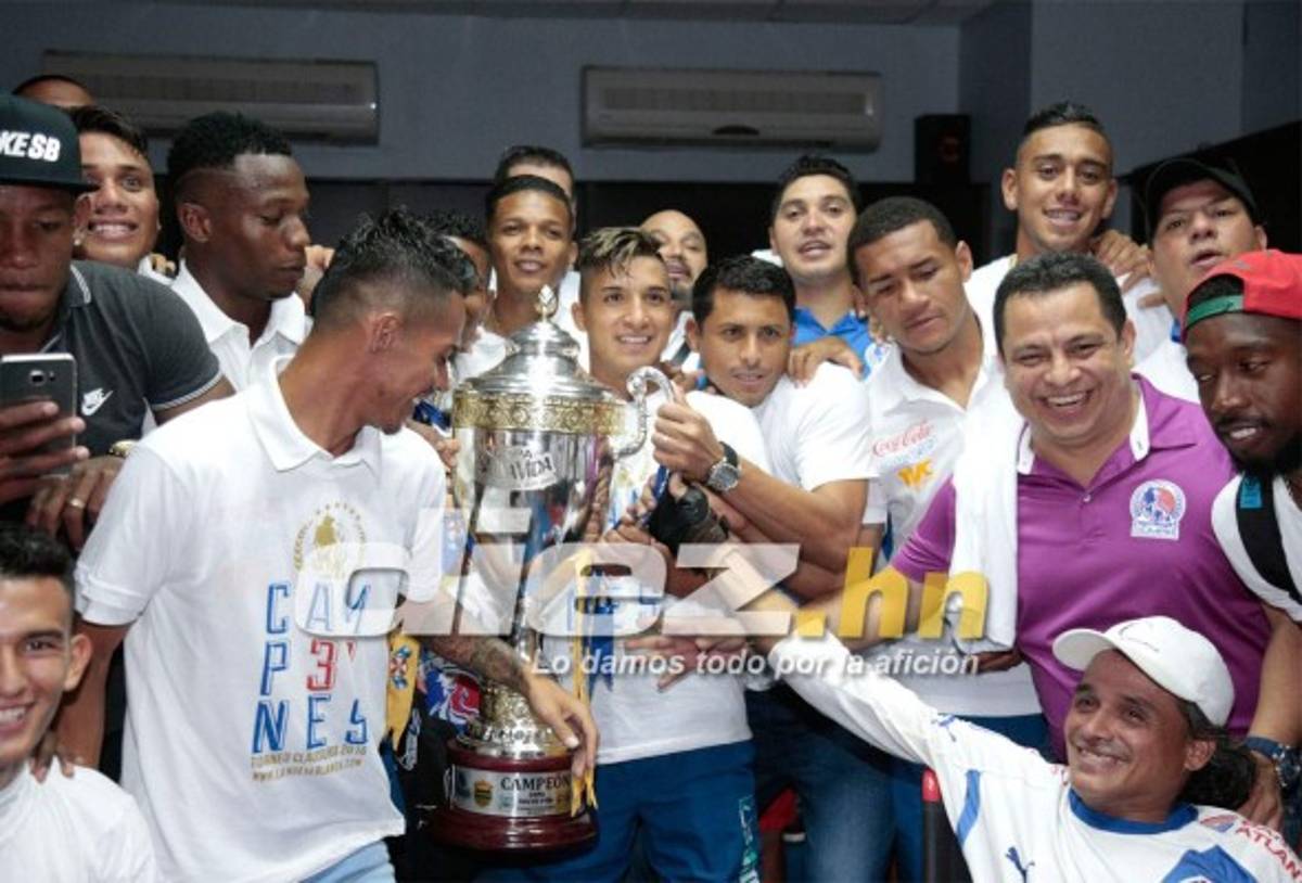 Así fue la celebración íntima del Olimpia en el camerino tras ganar la Copa 30