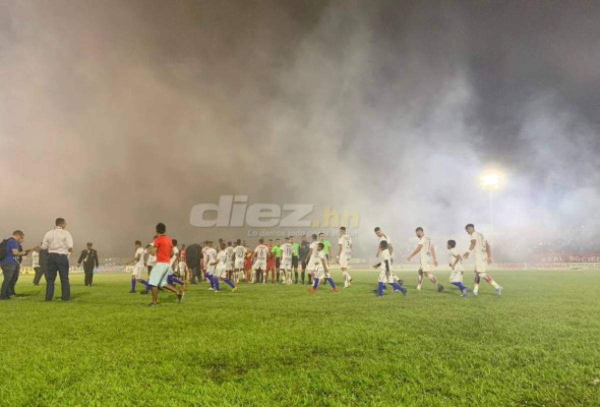 Con danzas, corte de cinta y tremenda fiesta se inauguró alumbrado del estadio de Tocoa