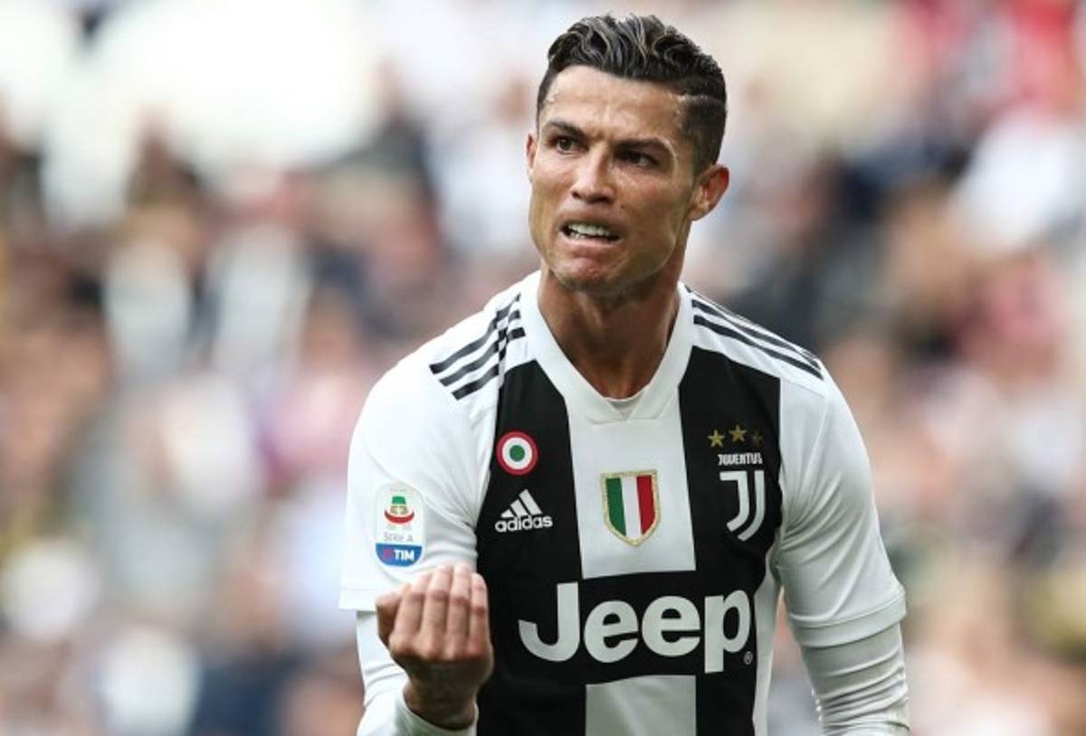 La manta, el nuevo gesto y la alegría de Cristiano tras coronarse con la Juventus en Italia   