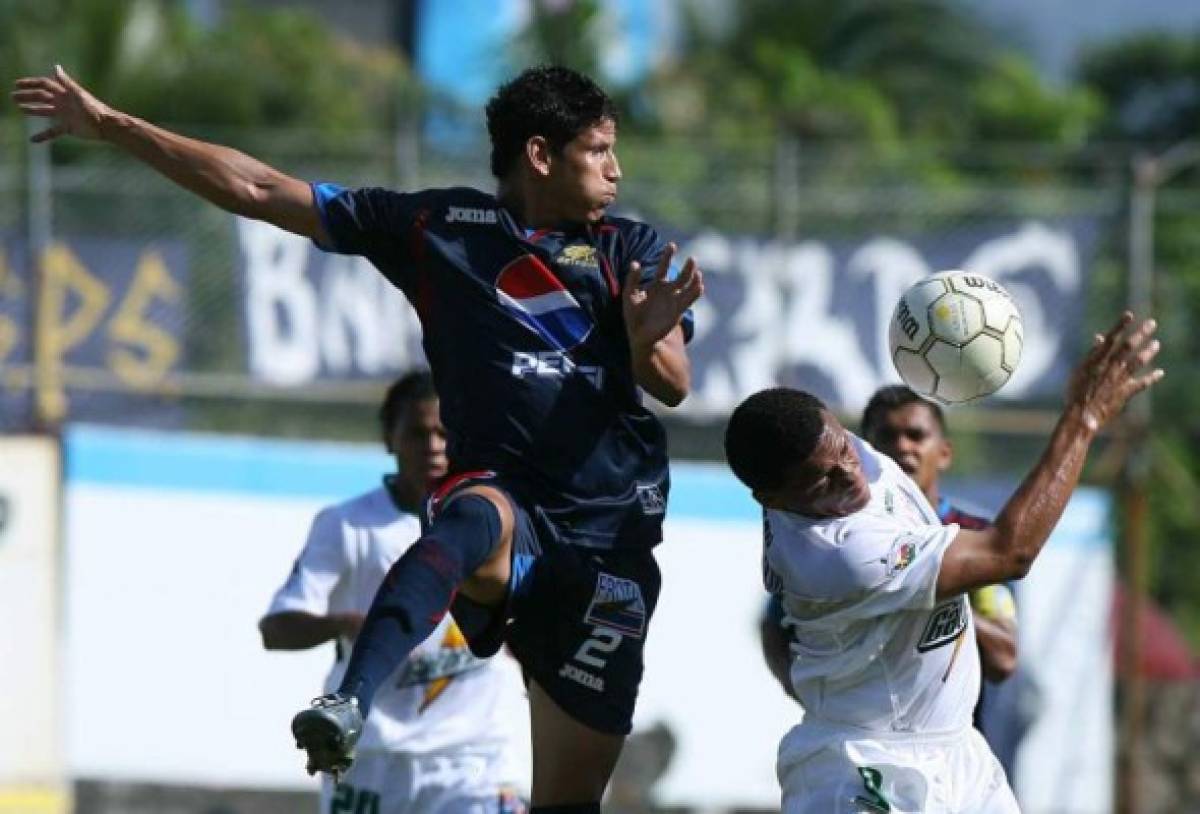 Los futbolistas hondureños que a muy temprana edad colgaron los botines