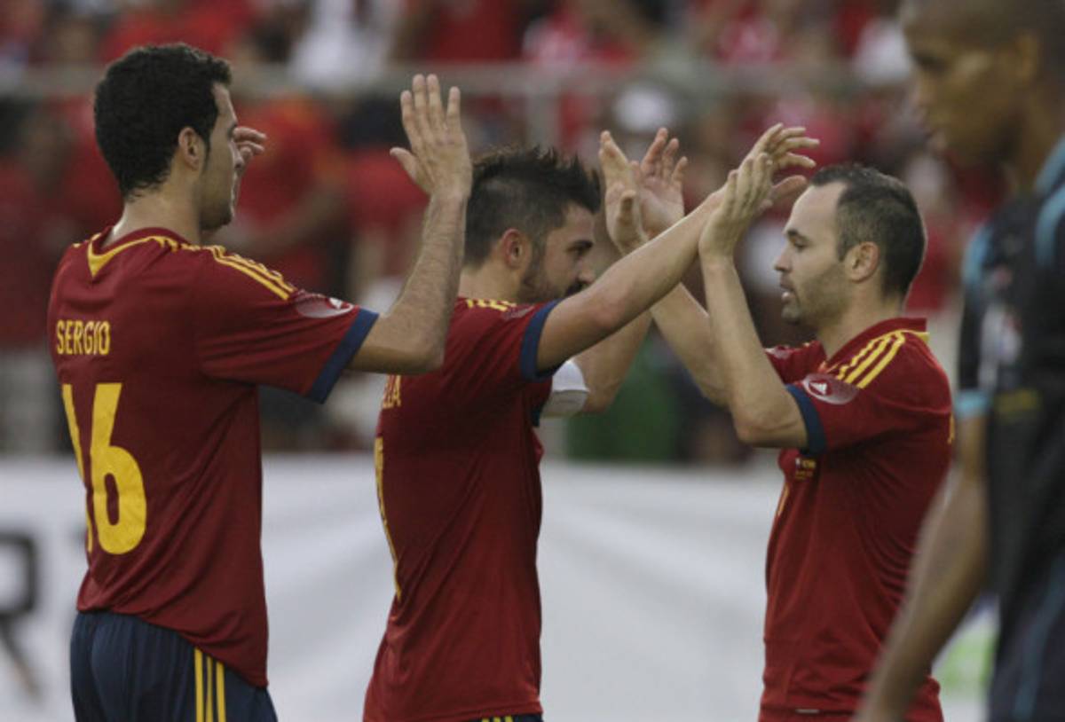 España le muestra a Panamá el fútbol de excelencia.