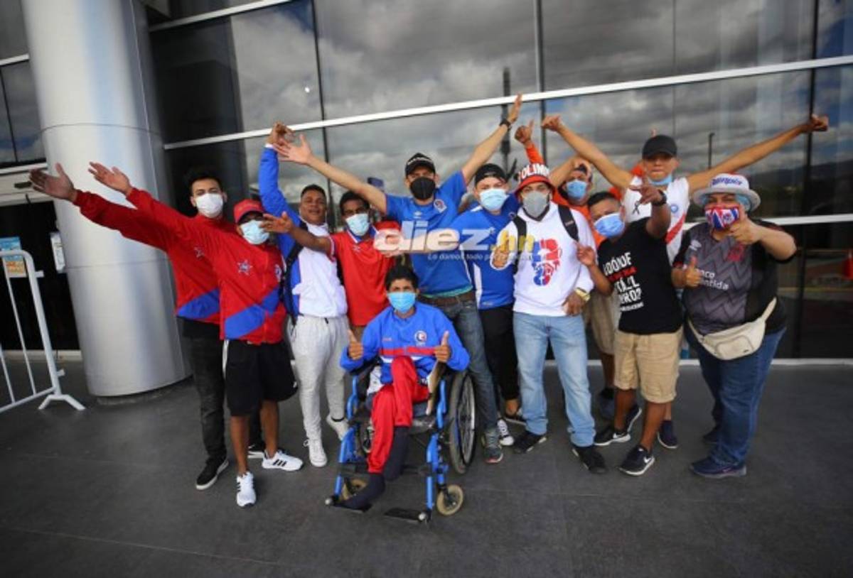 ¡Cánticos y nuevo look! La partida de Olimpia rumbo a Orlando para enfrentar al Montreal Impact