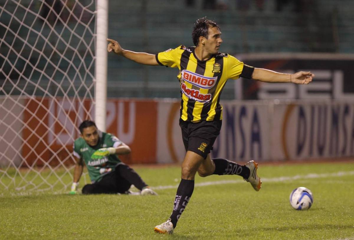 Lista privilegiada: ¡Los únicos 8 futbolistas en marcar más de 100 goles en Liga Nacional de Honduras!