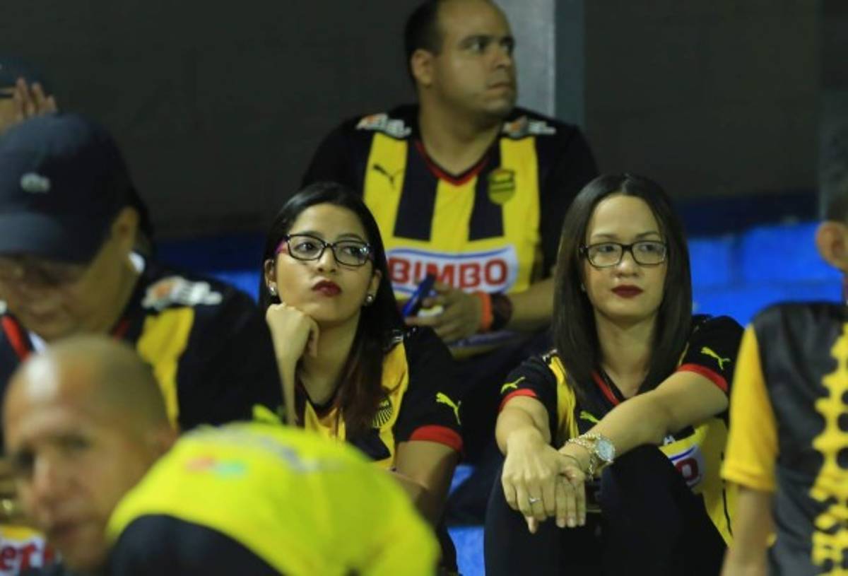 FOTOS: Las hermosas chicas que se robaron las miradas en las semifinales