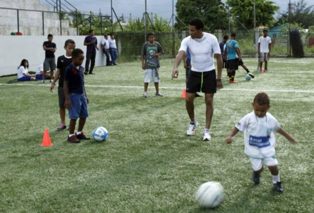 Los ex futbolistas hondureños que tienen bonitos complejos deportivos